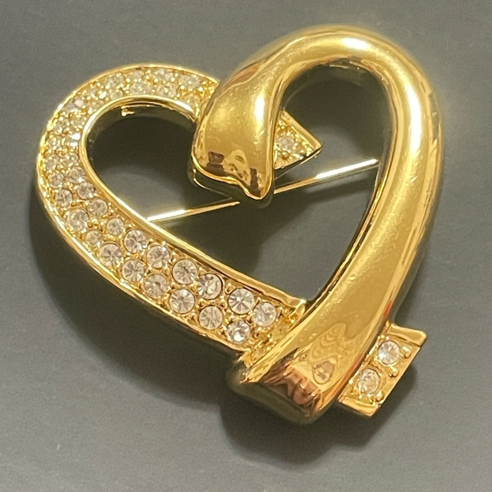 SWAROVSKI GOLD HEART BROOCH W/ RHINESTONE